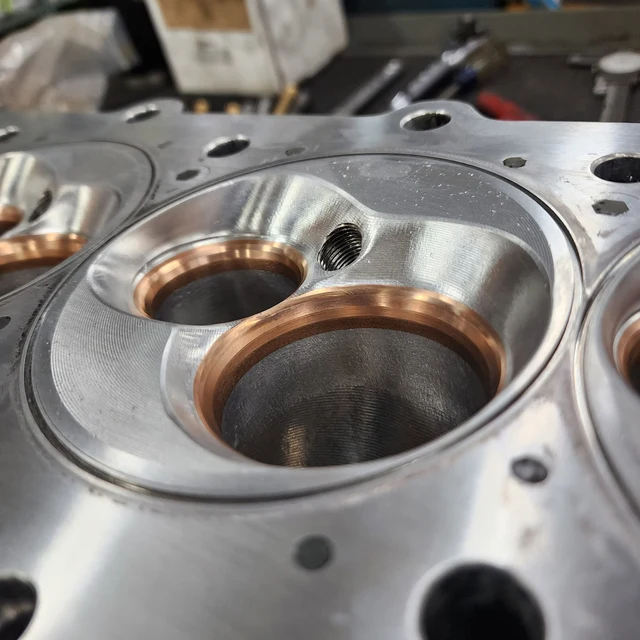 Machined combustion chamber and valve seats